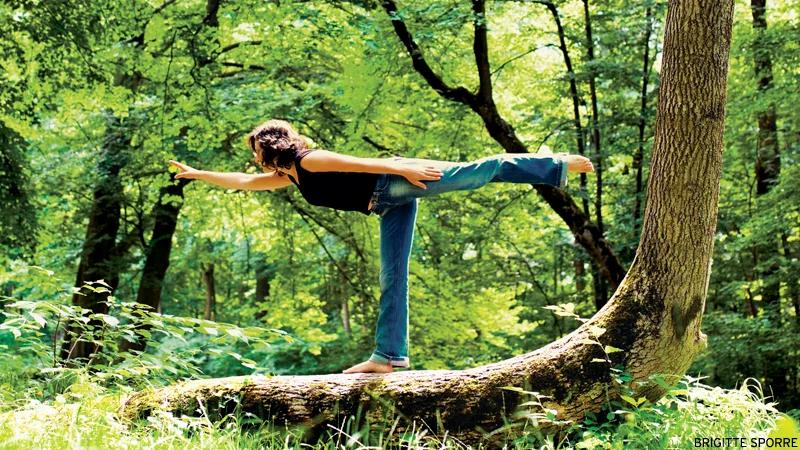 yoga in woods - Can you do yoga outdoors