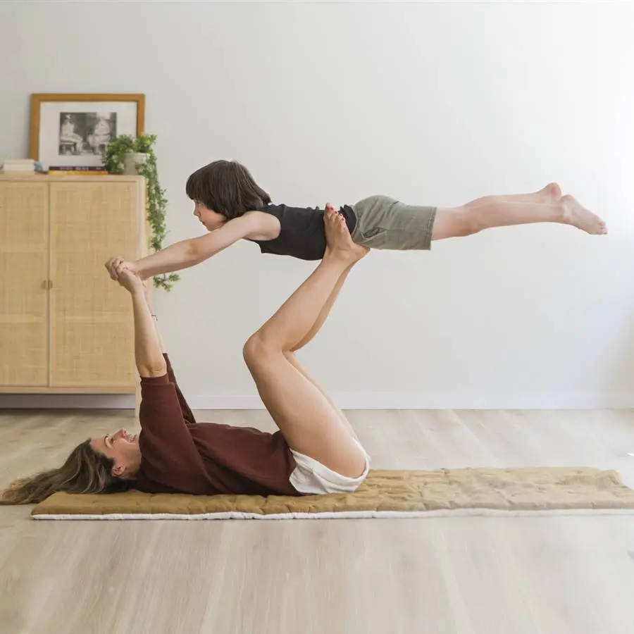 poses de yoga de a dos para niños - Cómo hacer la postura del niño