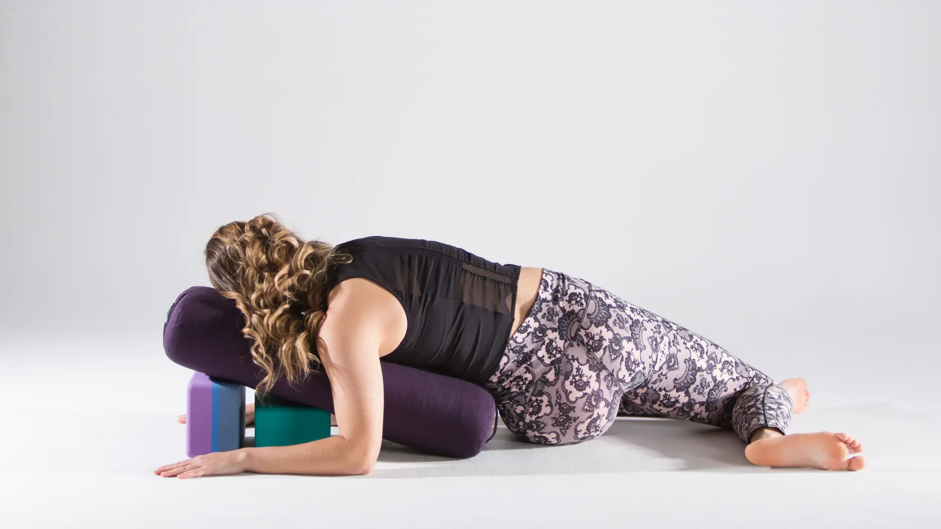 yin yoga poses with bolster - How long to hold poses in yin yoga