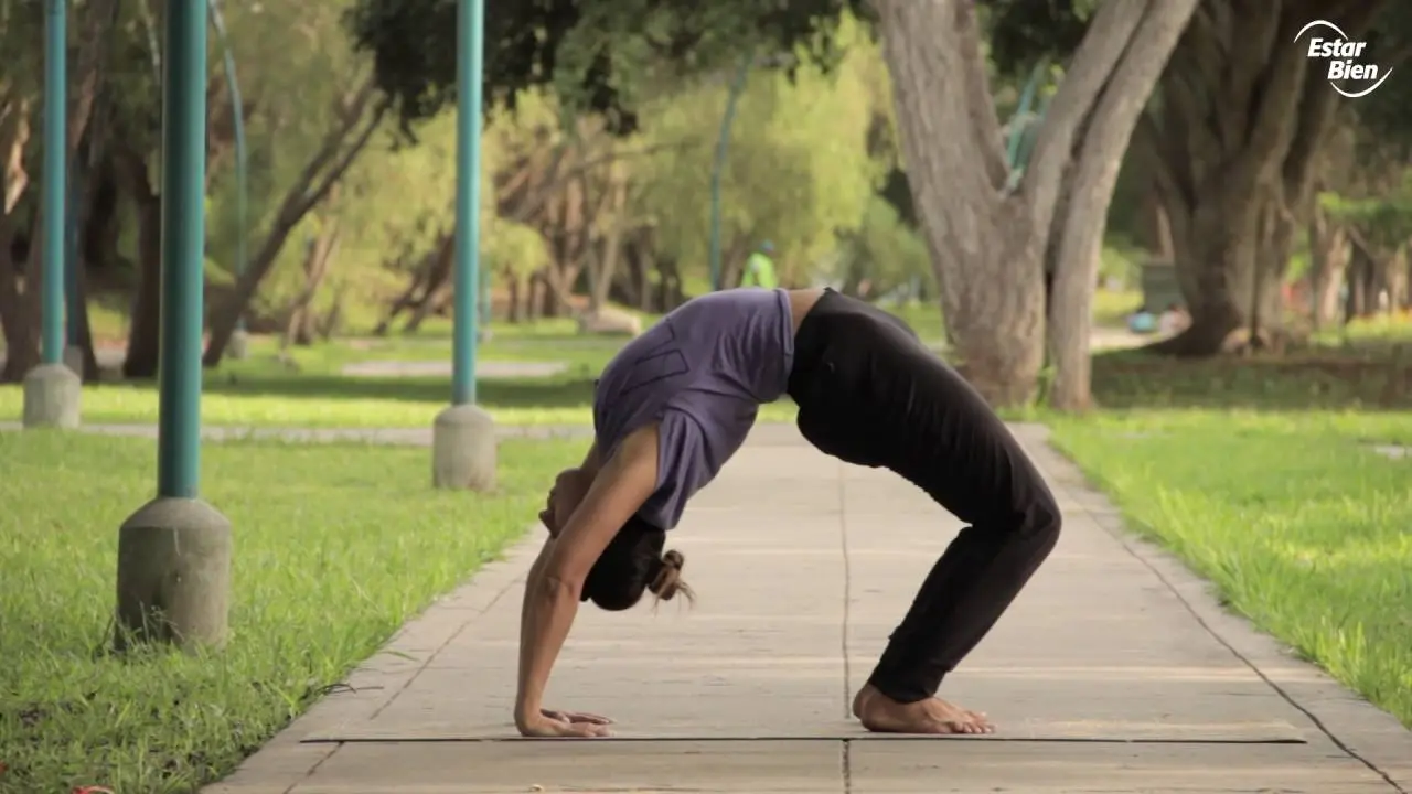 posicion de la araña yoga - Qué es la araña invertida