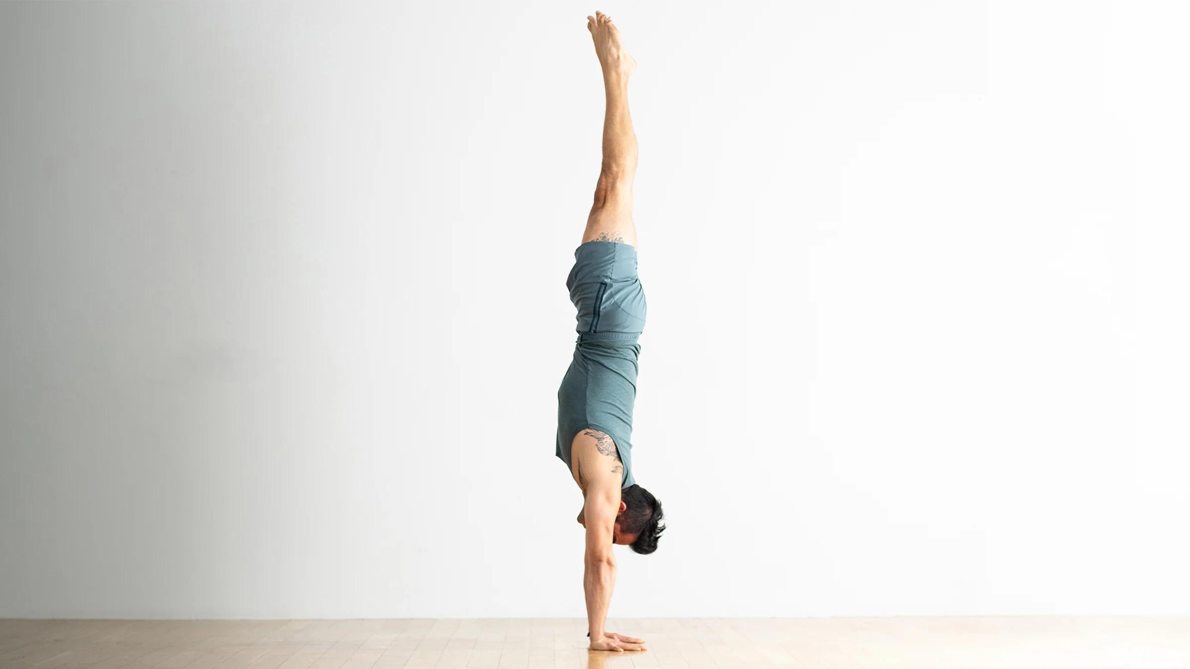 yoga handstand - Qué Handstand