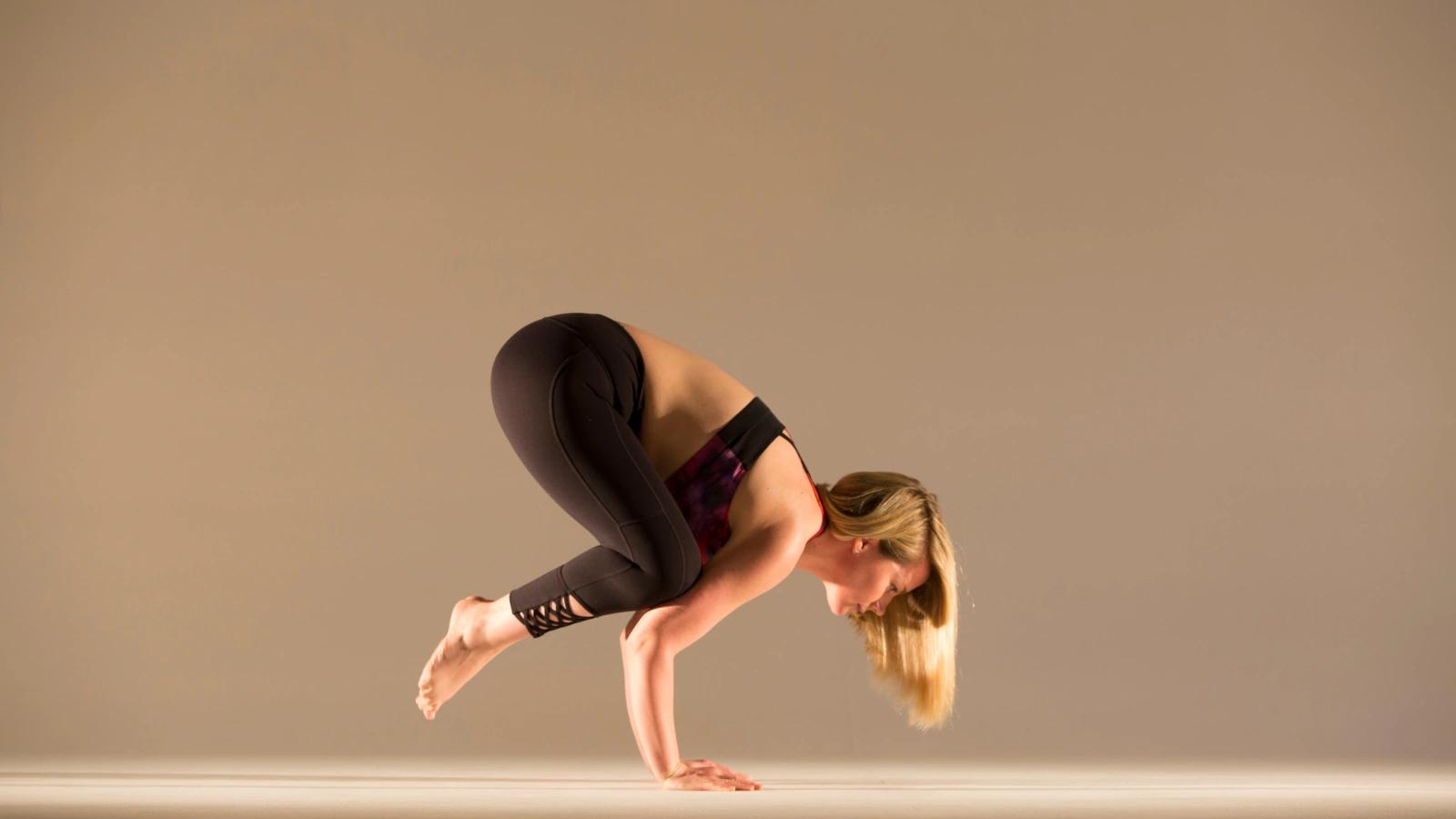 crow position yoga - What is the trick to doing crow pose