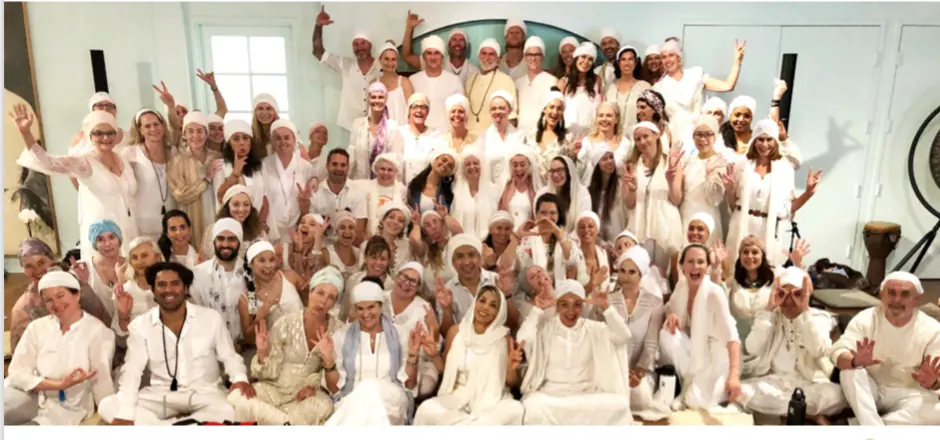 why do kundalini yoga wear white - What is the white head covering in Kundalini